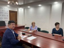 Теорія надлишкових знань: факти за і проти